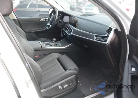 2020 BMW X7 xDrive40I z USA, uszkodzony, nr VIN 5UXCW2C04L9C13117